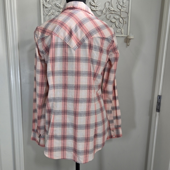 Wrangler Pink and Gray Plaid Shirt With Pearl Snap Buttons Size Small - Picture 3 of 4